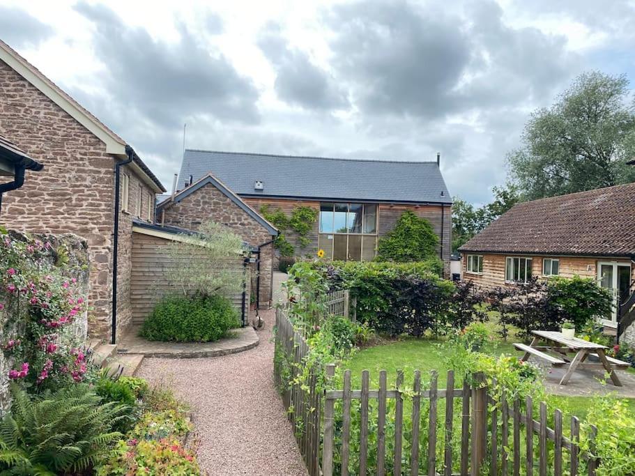 Cosy Cottage On Banks Of River Wye Foy Экстерьер фото